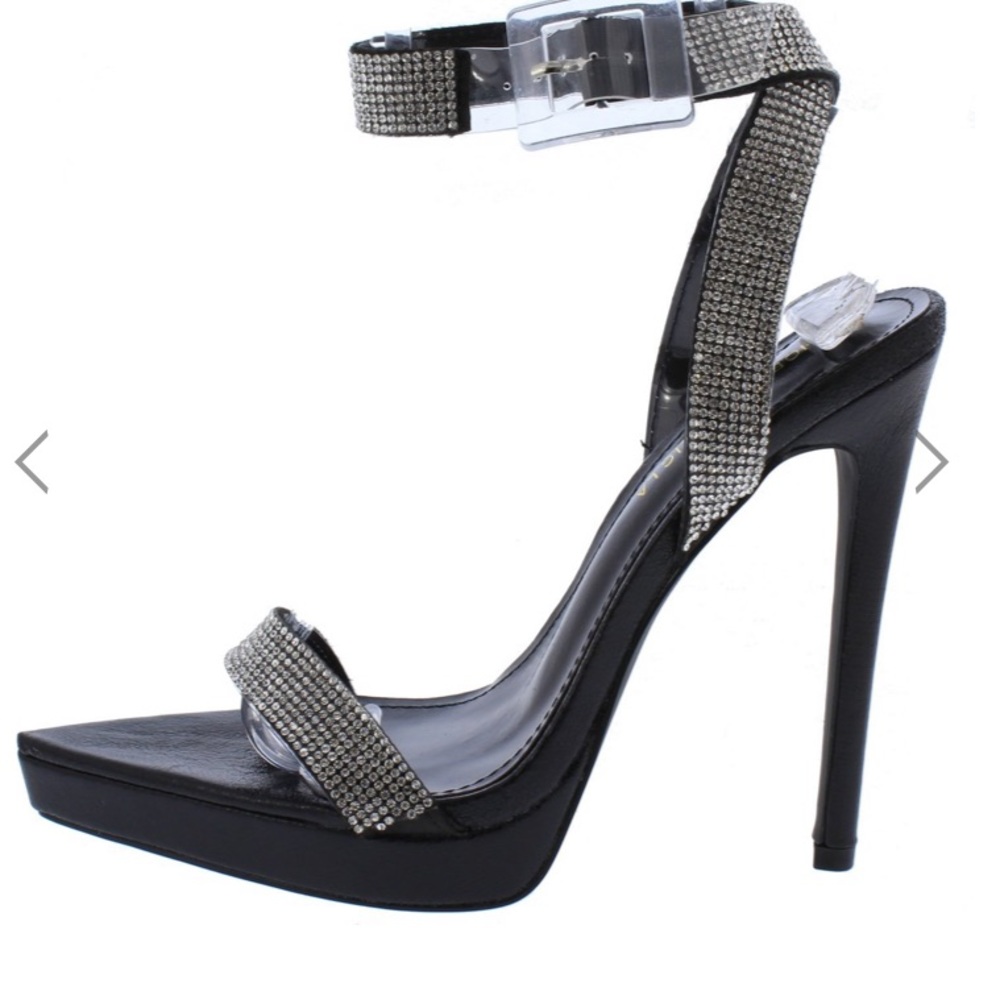 Rhinestone black heels 👠
